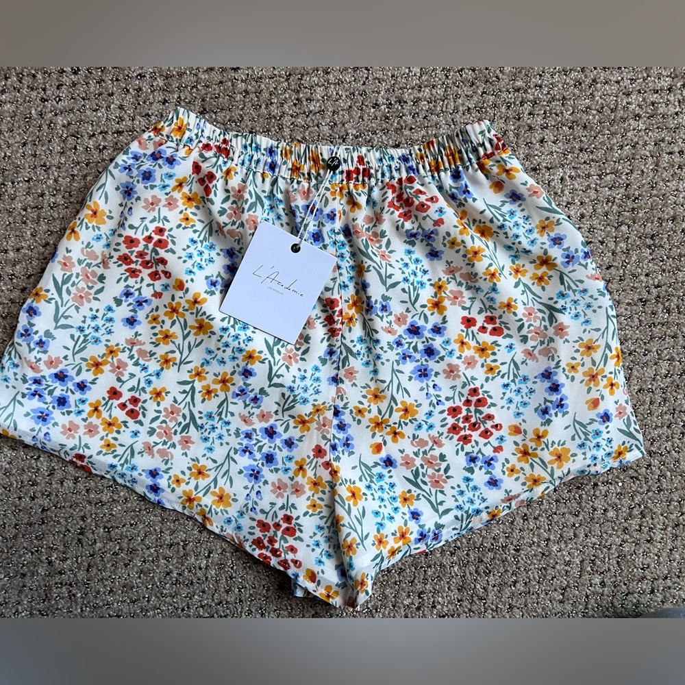 X small floral shorts